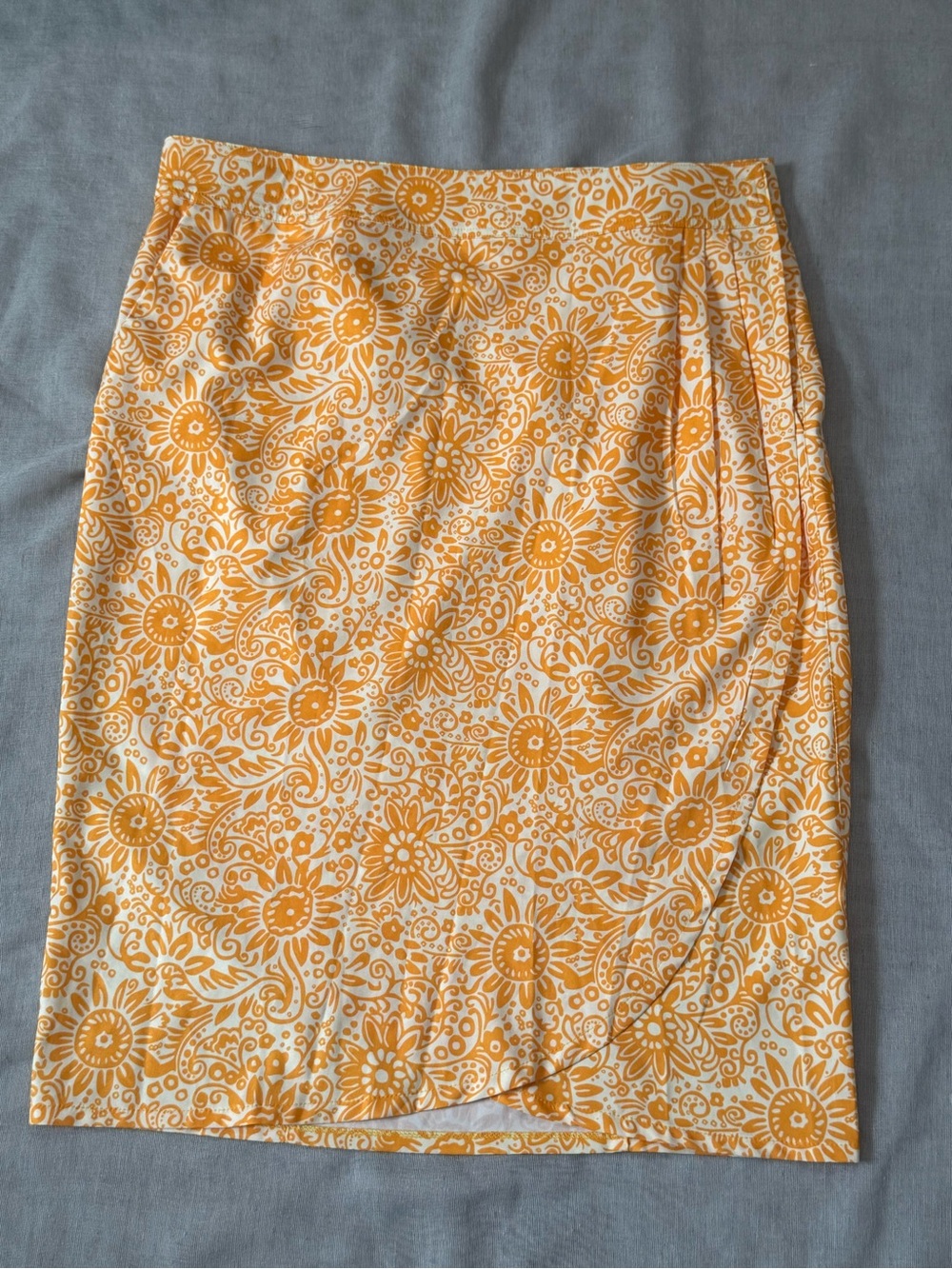 Ripskirt Hawaii Orange and White Floral Wrap Skirt Knee Length Adj. Waist Sz. L